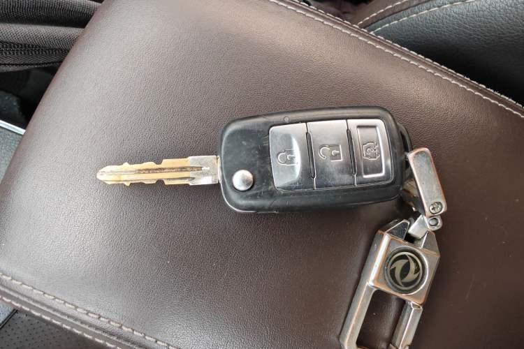 Used Dongfeng Fengon 370 2018 S370 1.5L CVT Luxury 7-Seater Vehicle Key