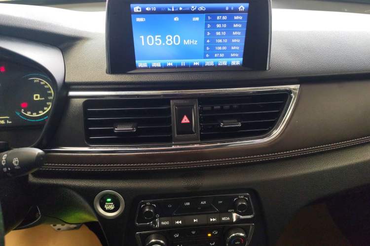 Used Dongfeng Fengon 370 2020 S370 1.5L CVT Luxury Model 5 Seats Audio And AC Panel