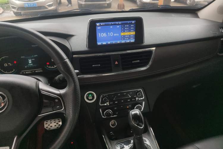 Used Dongfeng Fengon 370 2020 S370 1.5L CVT Luxury Model 5 Seats Audio And AC Panel