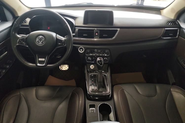 Used Dongfeng Fengon 370 2020 S370 1.5L CVT Luxury Model 5 Seats Center Console