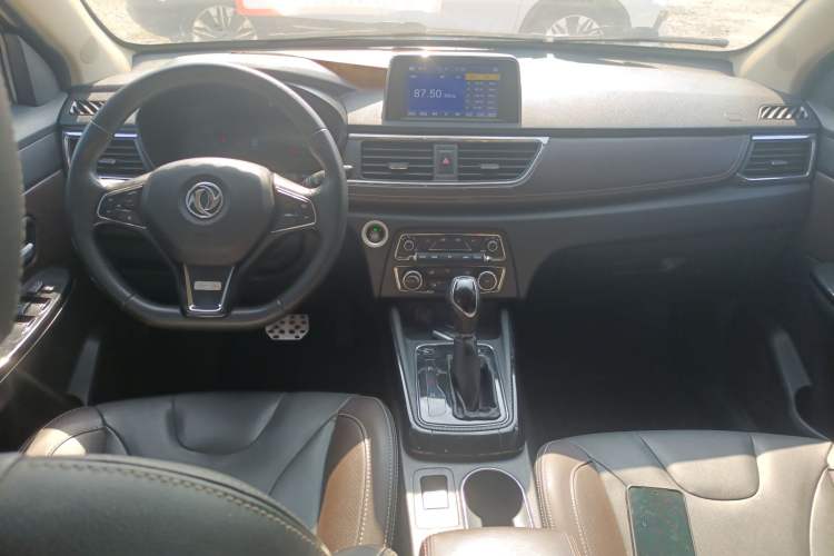 Used Dongfeng Fengon 370 2020 S370 1.5L CVT Luxury Model 5 Seats Center Console