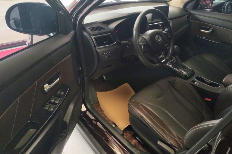 Used Dongfeng Fengon 370 2020 S370 1.5L CVT Luxury Model 5 Seats Driver Seat