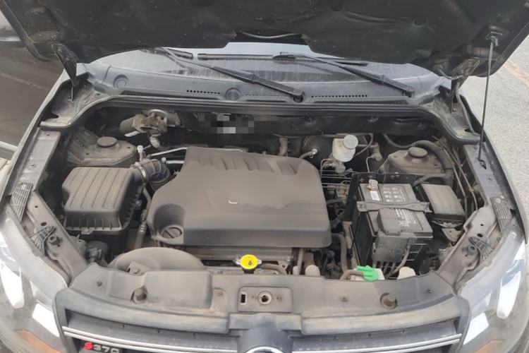 Used Dongfeng Fengon 370 2020 S370 1.5L Manual Luxury 7-Seater Engine Bay
