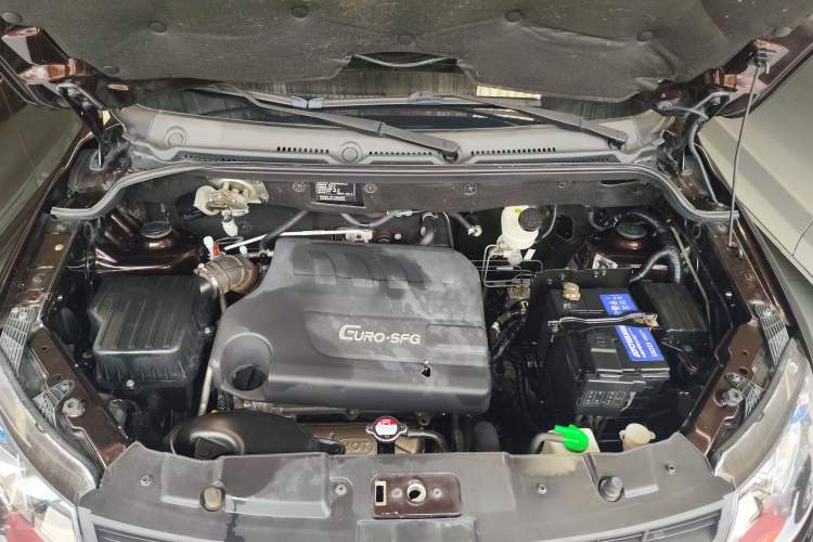 Used Dongfeng Fengon 370 2020 S370 1.5L CVT Luxury Model 5 Seats Engine Bay
