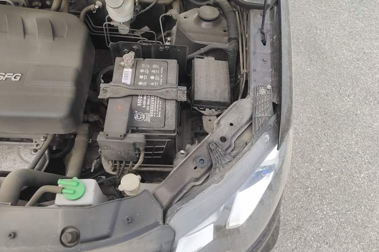 Used Dongfeng Fengon 370 2020 S370 1.5L Manual Luxury 7-Seater Engine Bay Left