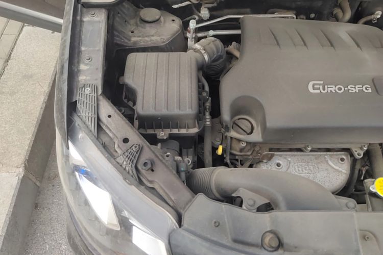 Used Dongfeng Fengon 370 2020 S370 1.5L Manual Luxury 7-Seater Engine Bay Right