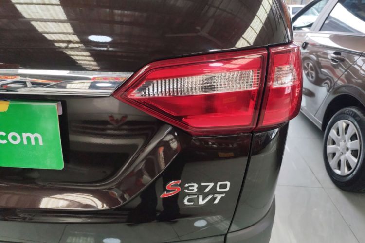 Used Dongfeng Fengon 370 2020 S370 1.5L CVT Luxury Model 5 Seats Exterior 3