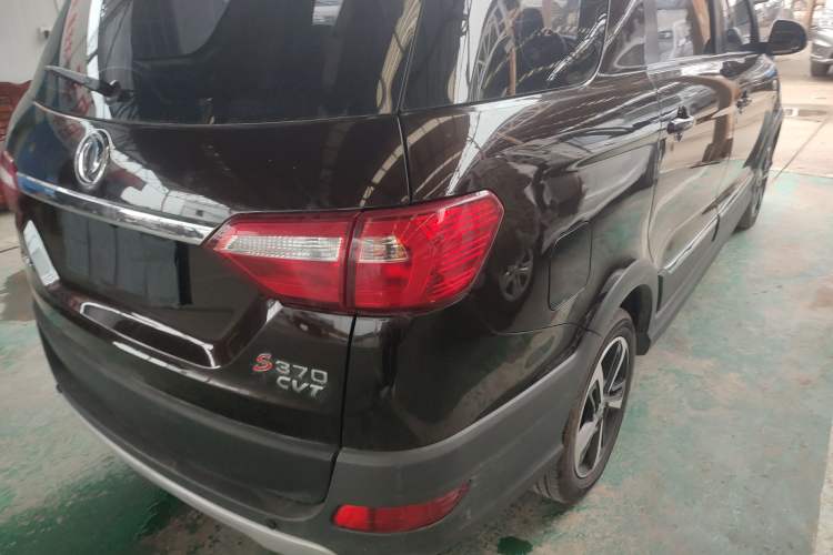 Used Dongfeng Fengon 370 2020 S370 1.5L CVT Luxury Model 5 Seats Exterior 3