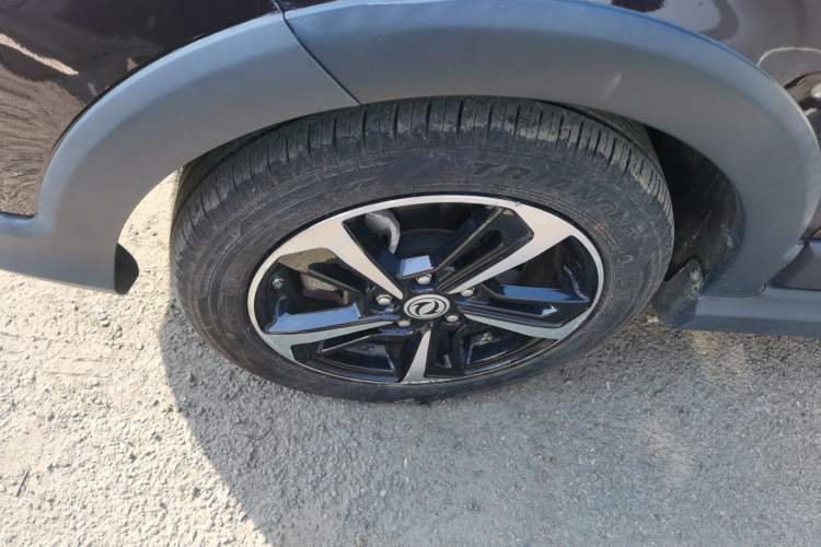 Used Dongfeng Fengon 370 2020 S370 1.5L CVT Luxury 7-Seater Exterior 3