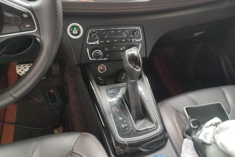 Used Dongfeng Fengon 370 2020 S370 1.5L CVT Luxury Model 5 Seats Gear Lever
