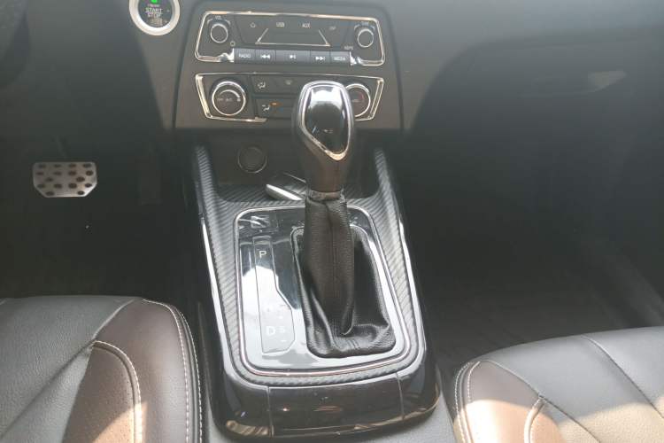 Used Dongfeng Fengon 370 2020 S370 1.5L CVT Luxury Model 5 Seats Gear Lever