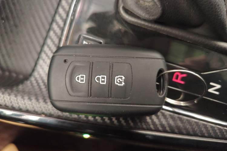 Used Dongfeng Fengon 370 2020 S370 1.5L CVT Luxury Model 5 Seats Interior 1