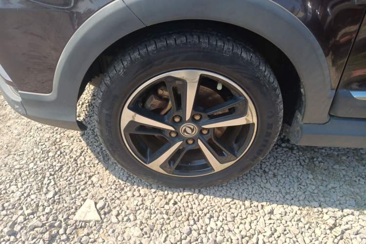 Used Dongfeng Fengon 370 2020 S370 1.5L CVT Luxury Model 5 Seats Left Front Wheel Hub