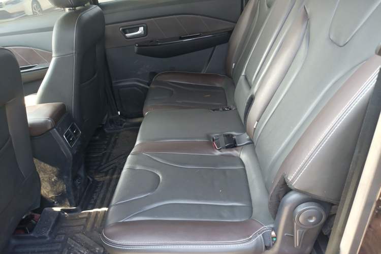 Used Dongfeng Fengon 370 2020 S370 1.5L CVT Luxury Model 5 Seats Left Rear Seat