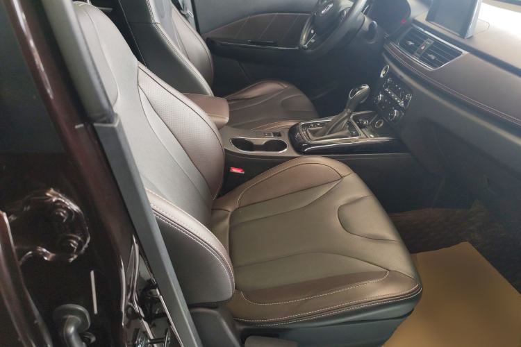 Used Dongfeng Fengon 370 2020 S370 1.5L CVT Luxury Model 5 Seats Right Front Seat