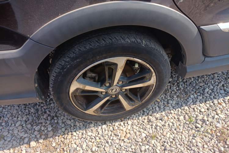 Used Dongfeng Fengon 370 2020 S370 1.5L CVT Luxury Model 5 Seats Right Rear Wheel Hub