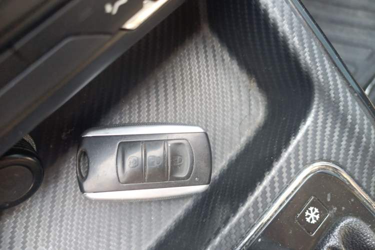 Used Dongfeng Fengon 370 2020 S370 1.5L CVT Luxury Model 5 Seats Vehicle Key