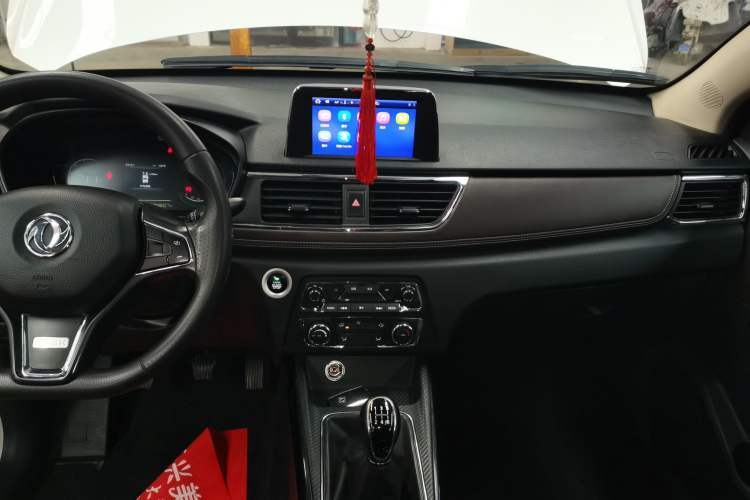 Used Dongfeng Fengon 370 2020 S370 1.5L Manual Luxury 7-Seater Audio And AC Panel