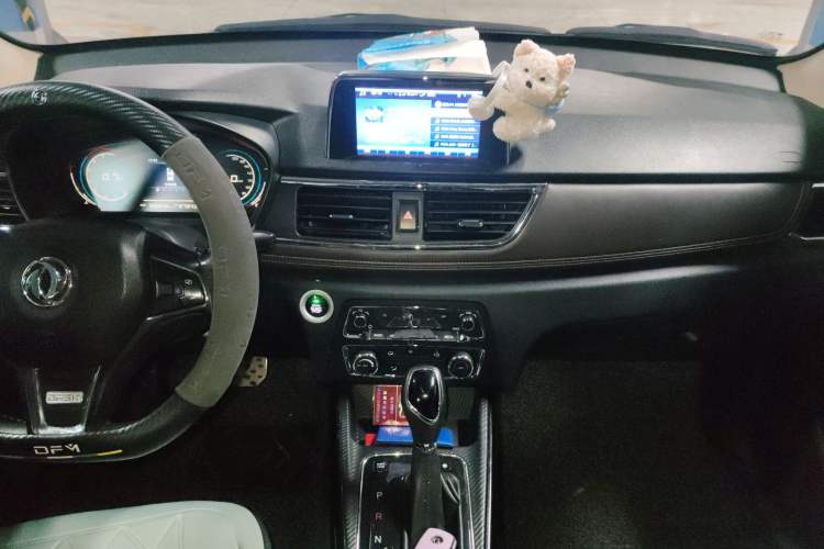 Used Dongfeng Fengon 370 2020 S370 1.5L CVT Luxury 7-Seater Audio And AC Panel