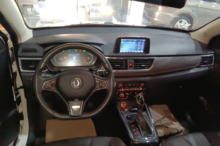 Used Dongfeng Fengon 370 2020 S370 1.5L CVT Luxury Model 5 Seats Center Console