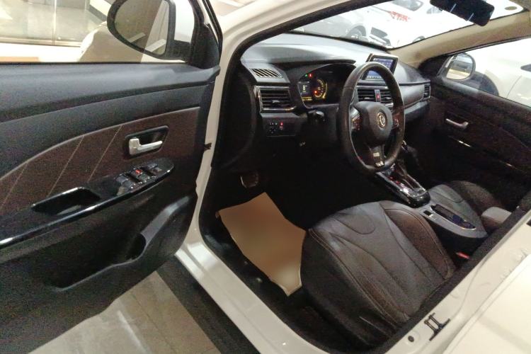 Used Dongfeng Fengon 370 2020 S370 1.5L CVT Luxury Model 5 Seats Driver Seat