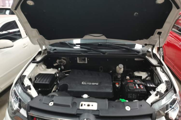Used Dongfeng Fengon 370 2020 S370 1.5L Manual Luxury 7-Seater Engine Bay