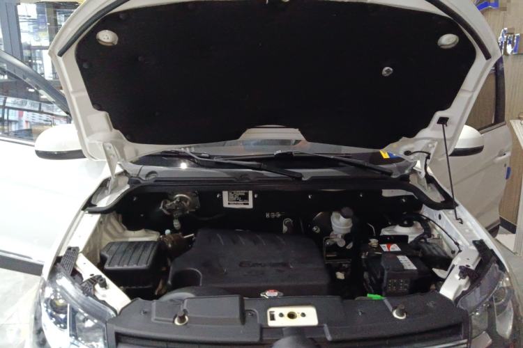 Used Dongfeng Fengon 370 2020 S370 1.5L CVT Luxury Model 5 Seats Engine Bay