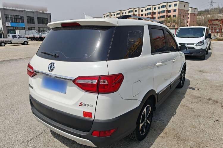 Used Dongfeng Fengon 370 2020 S370 1.5L Manual Luxury 7-Seater Exterior 3