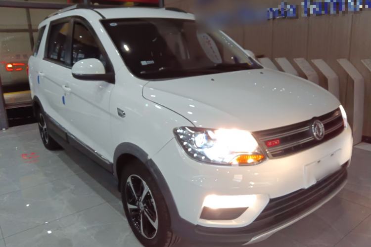 Used Dongfeng Fengon 370 2020 S370 1.5L CVT Luxury Model 5 Seats Front Right 45 Deg