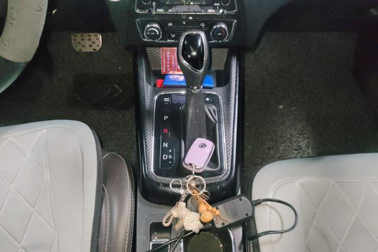 Used Dongfeng Fengon 370 2020 S370 1.5L CVT Luxury 7-Seater Gear Lever