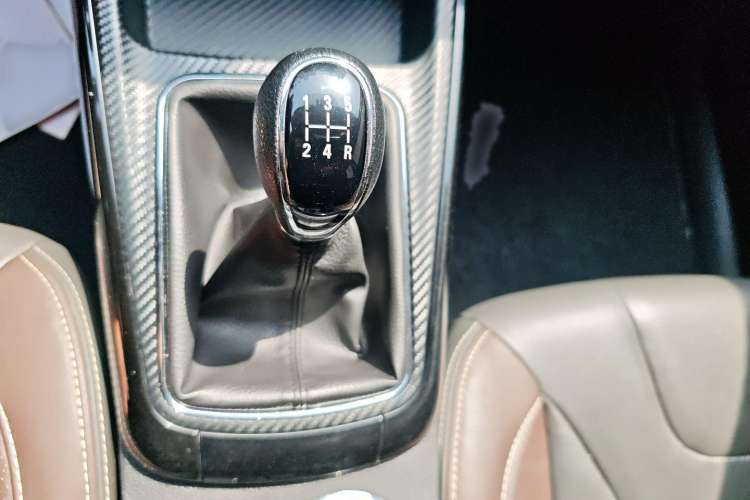 Used Dongfeng Fengon 370 2020 S370 1.5L Manual Luxury 7-Seater Gear Lever