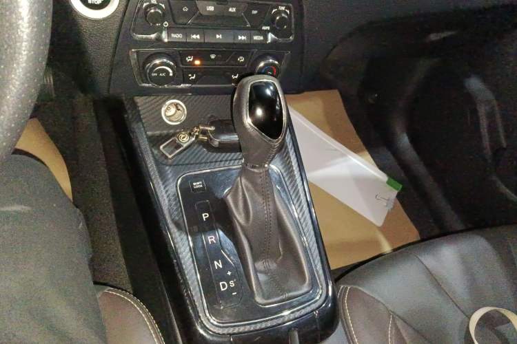 Used Dongfeng Fengon 370 2020 S370 1.5L CVT Luxury Model 5 Seats Gear Lever