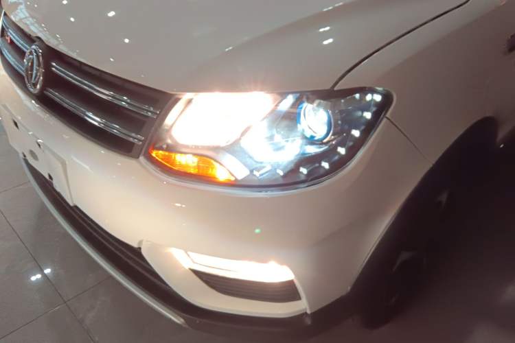 Used Dongfeng Fengon 370 2020 S370 1.5L CVT Luxury Model 5 Seats Left Front Headlight