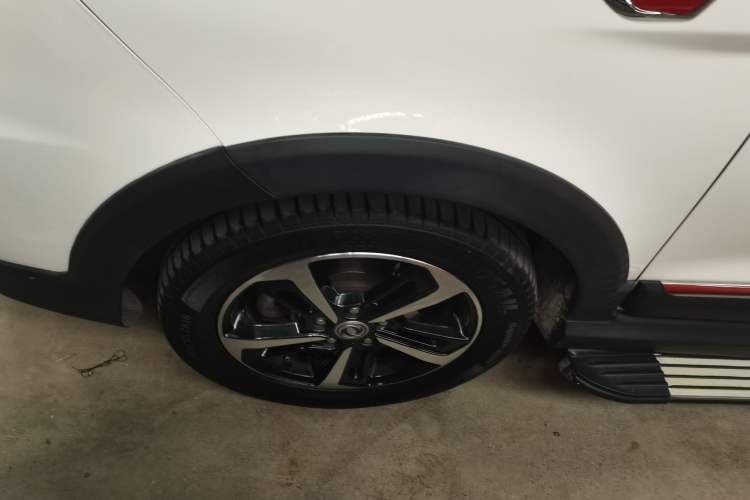 Used Dongfeng Fengon 370 2020 S370 1.5L Manual Luxury 7-Seater Left Front Wheel Hub
