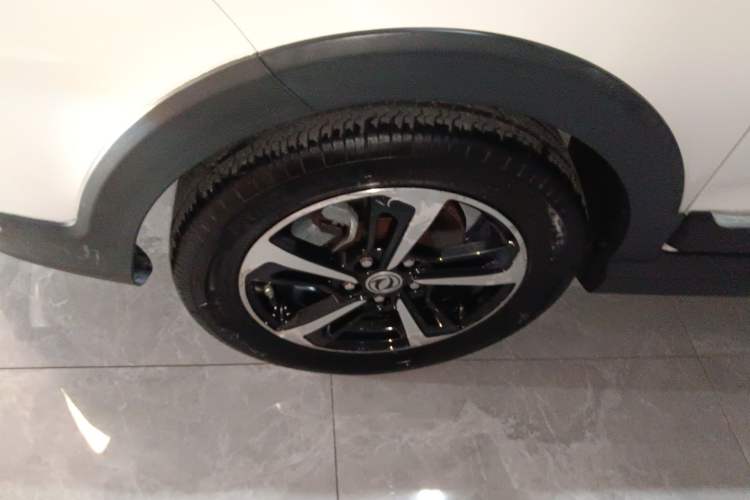 Used Dongfeng Fengon 370 2020 S370 1.5L CVT Luxury Model 5 Seats Left Front Wheel Hub