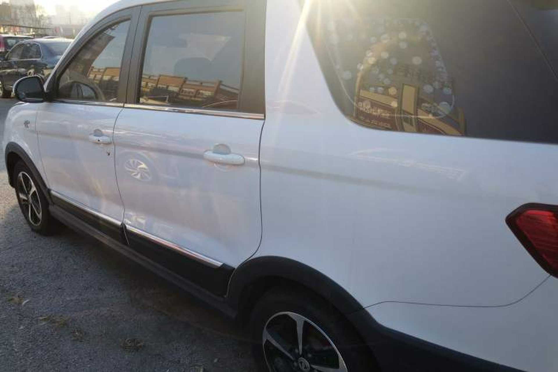 Used Dongfeng Fengon 370 2020 S370 1.5L Manual Luxury 7-Seater Left Side