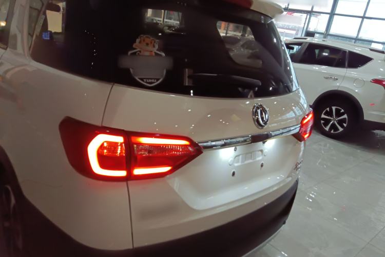 Used Dongfeng Fengon 370 2020 S370 1.5L CVT Luxury Model 5 Seats Rear