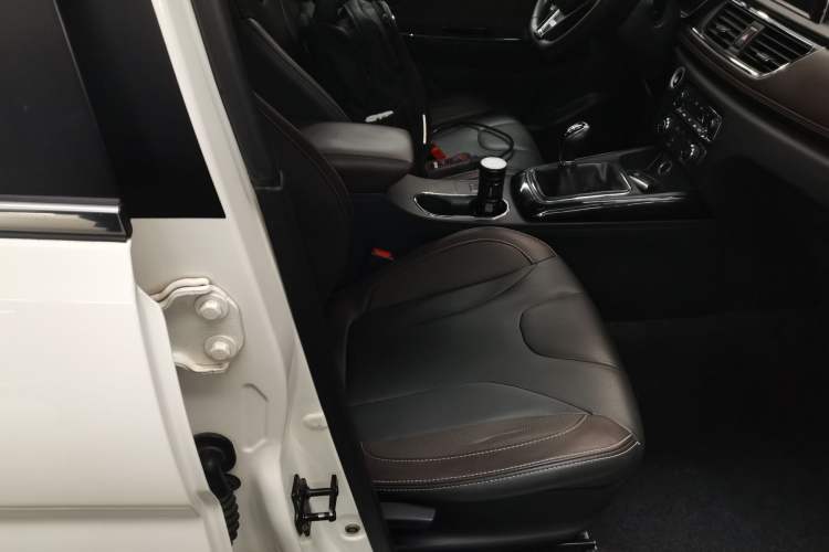 Used Dongfeng Fengon 370 2020 S370 1.5L Manual Luxury 7-Seater Right Front Seat