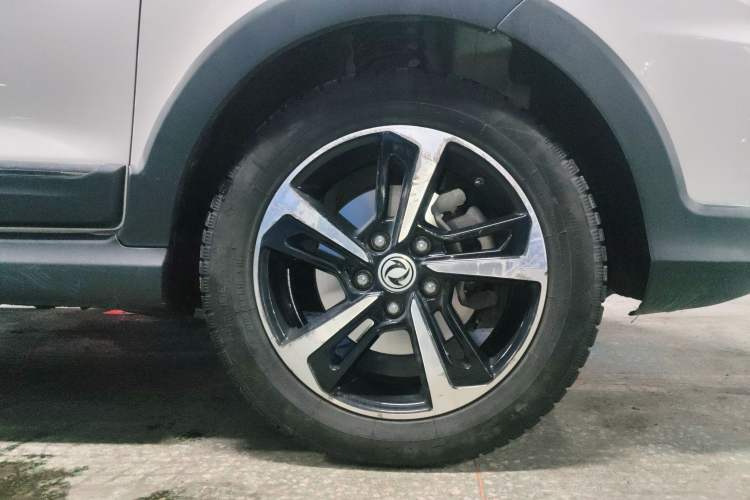 Used Dongfeng Fengon 370 2020 S370 1.5L CVT Luxury 7-Seater Right Front Wheel Hub