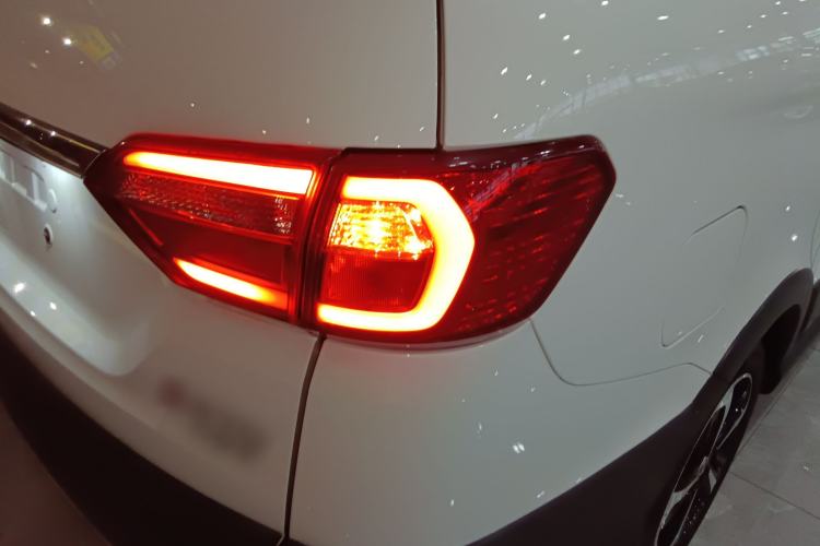 Used Dongfeng Fengon 370 2020 S370 1.5L CVT Luxury Model 5 Seats Right Rear Taillight