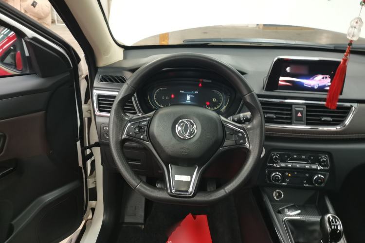 Used Dongfeng Fengon 370 2020 S370 1.5L Manual Luxury 7-Seater Steering Wheel