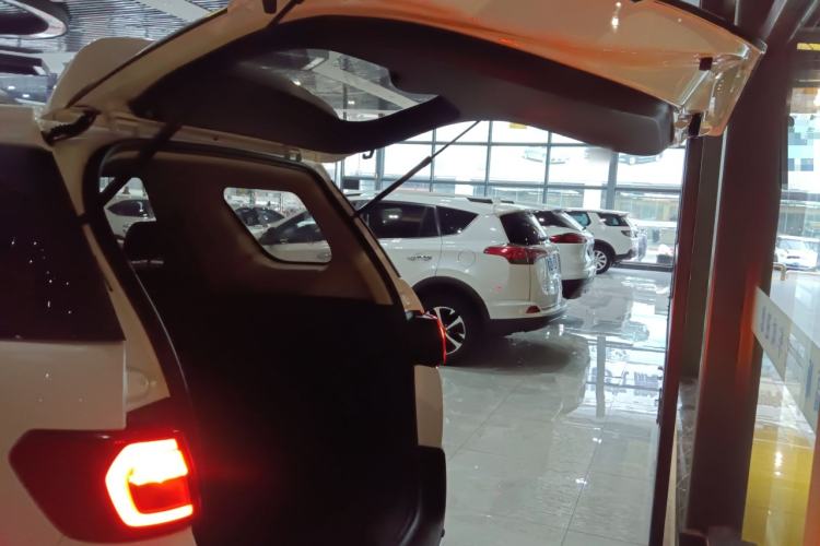 Used Dongfeng Fengon 370 2020 S370 1.5L CVT Luxury Model 5 Seats Trunk