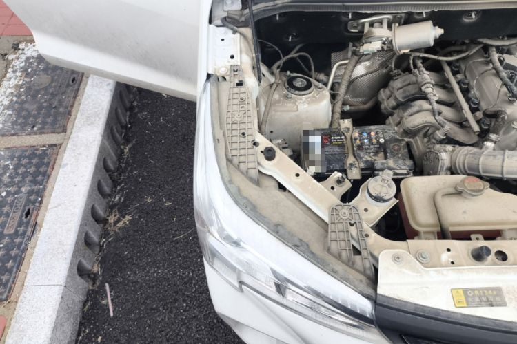 Used Dongfeng Fengon 380 2022 1.5L Comfort-Class Passenger Vehicle (Steel Spring) with 7 Seats Engine Bay Right