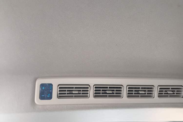 Used Dongfeng Fengon 380 2022 1.5L Comfort-Class Passenger Vehicle (Steel Spring) with 7 Seats Headliner