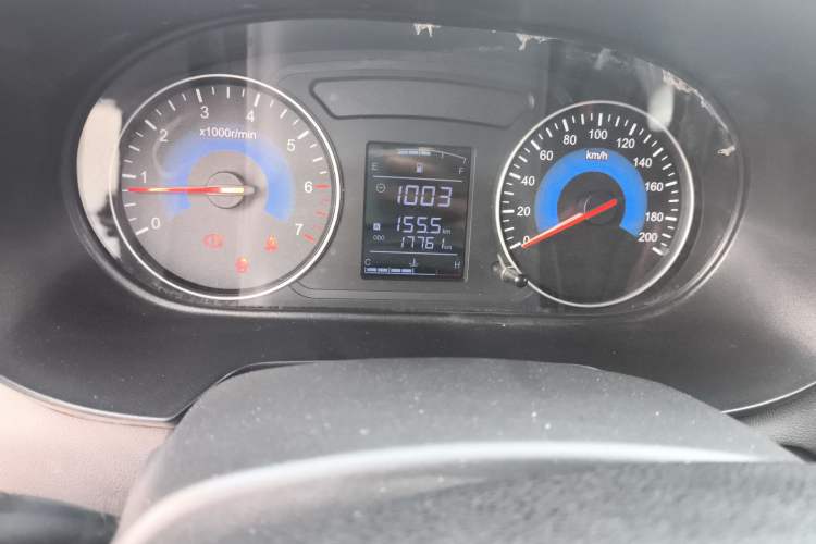 Used Dongfeng Fengon 380 2022 1.5L Comfort-Class Passenger Vehicle (Steel Spring) with 7 Seats Odometer Close Up
