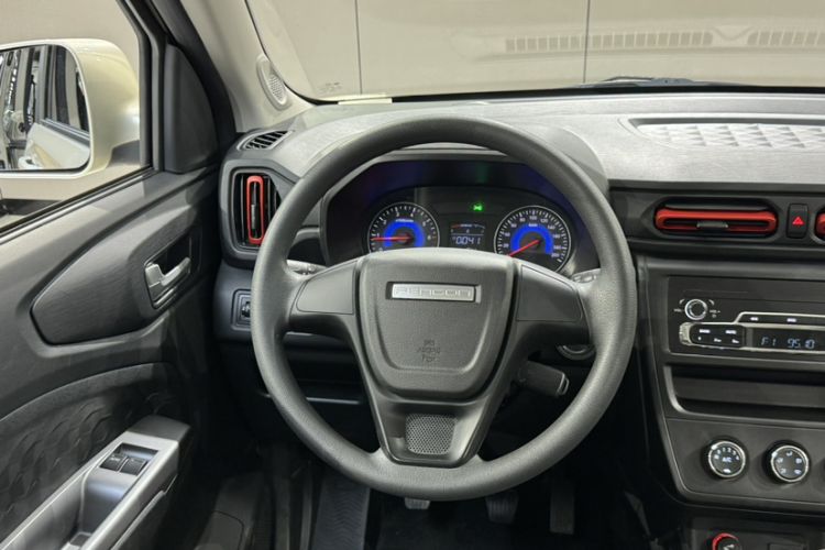 Used Dongfeng Fengon 380 2022 1.5L Comfort-Class Passenger Vehicle (Steel Spring) with 5 Seats Interior 10