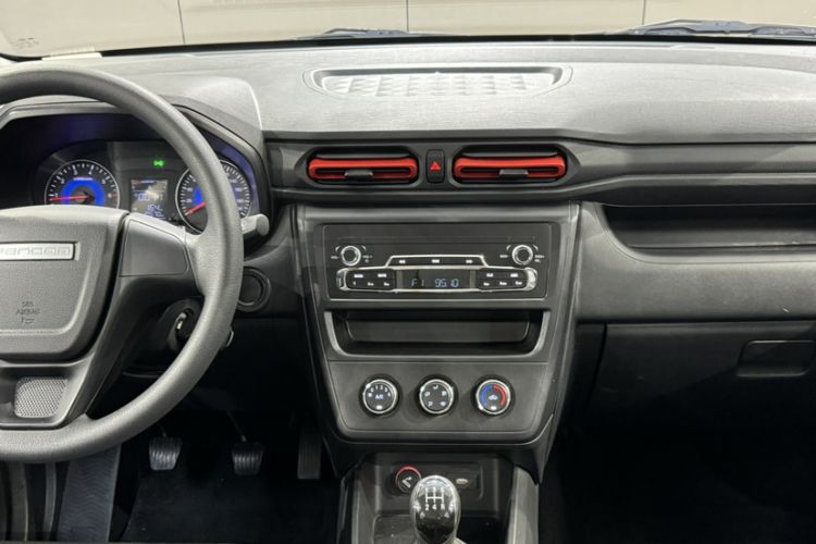 Used Dongfeng Fengon 380 2022 1.5L Comfort-Class Passenger Vehicle (Steel Spring) with 5 Seats Interior 2