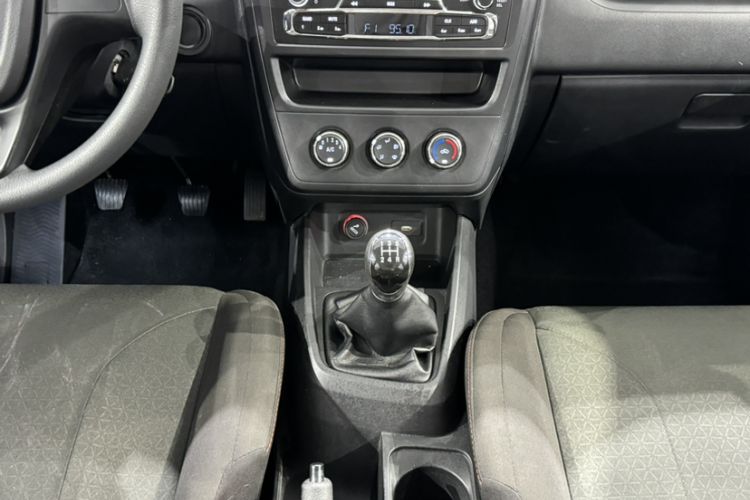 Used Dongfeng Fengon 380 2022 1.5L Comfort-Class Passenger Vehicle (Steel Spring) with 5 Seats Interior 7