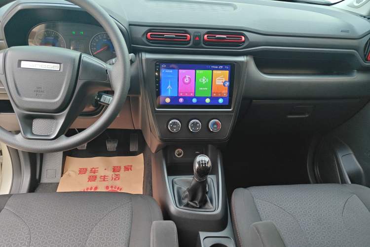 Used Dongfeng Fengon 380 2022 1.5L Comfort-Class Passenger Vehicle (Steel Spring) with 7 Seats Audio And AC Panel