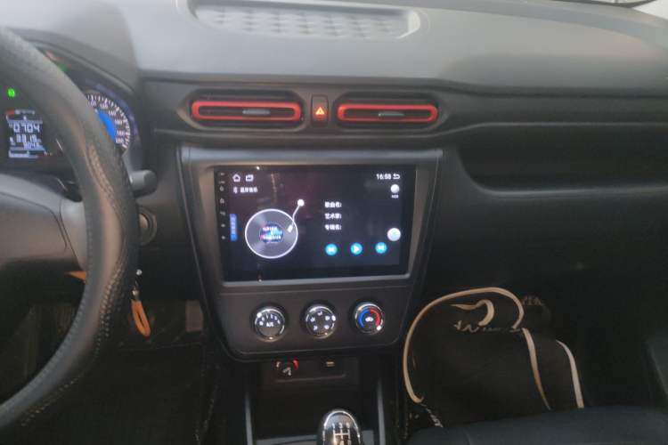 Used Dongfeng Fengon 380 2022 1.5L Comfort-Class Passenger Vehicle (Steel Spring) with 7 Seats Audio And AC Panel